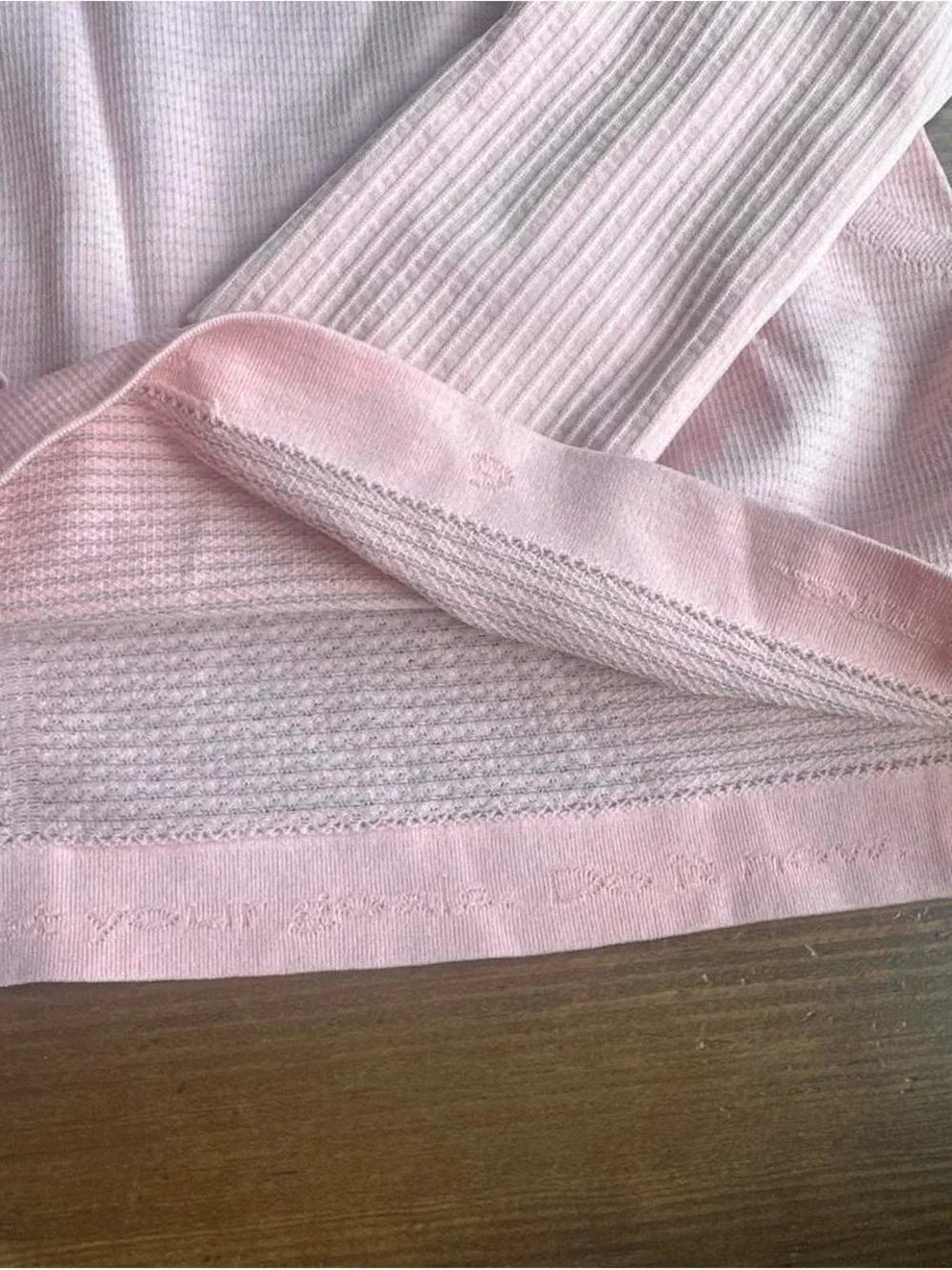 Women’s Lightweight Long-Sleeve Seamless Top - Soft Pink